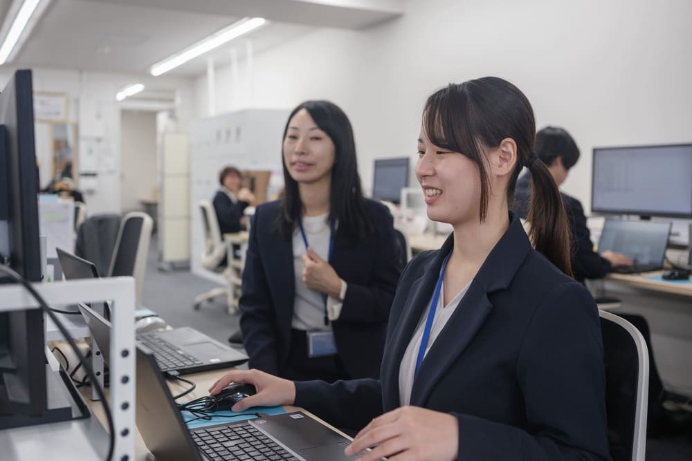 ロイヤル総合研究所様、作業中の様子